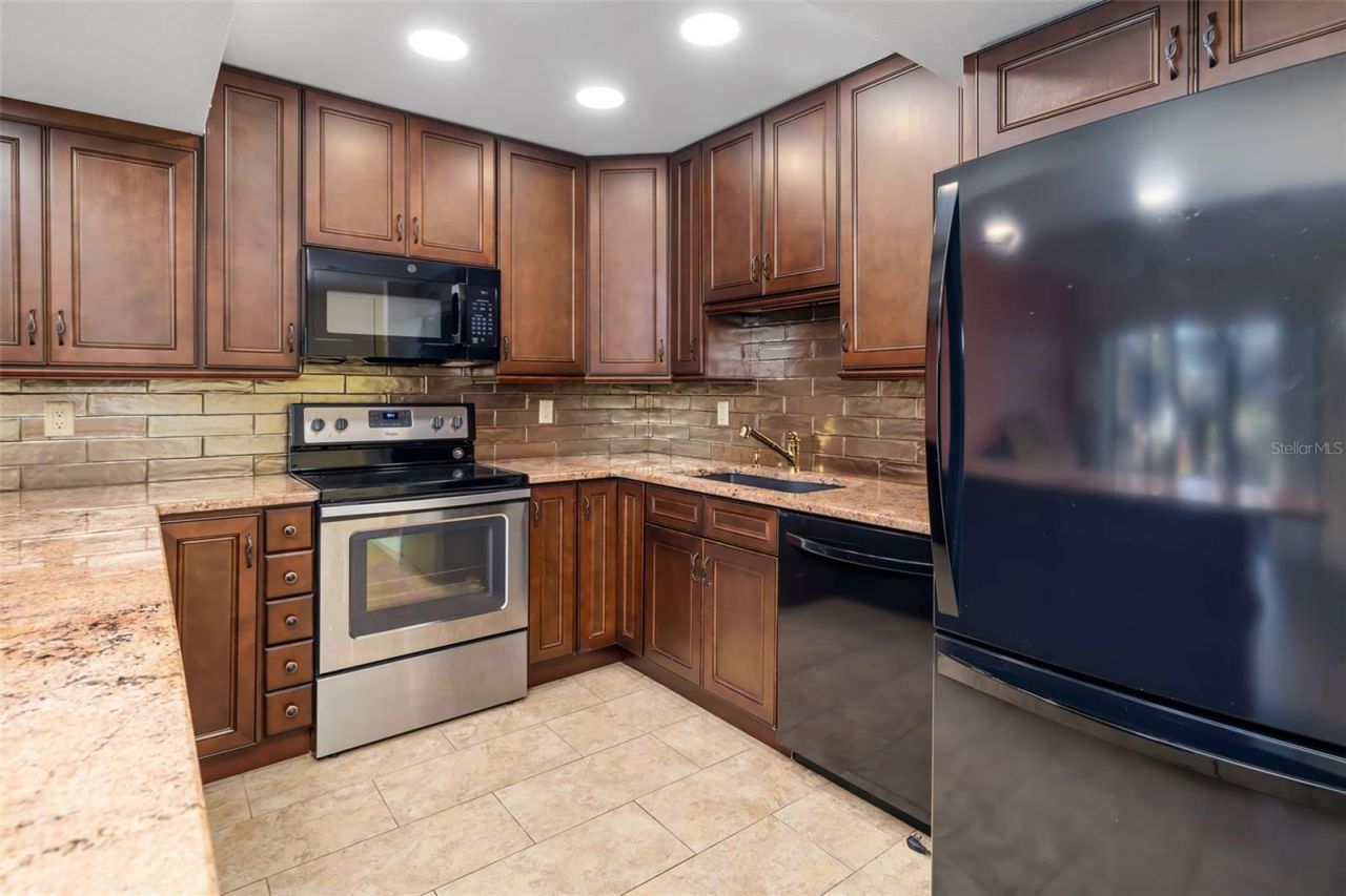 425 30th Avenue W, Unit C112, Bradenton, FL 34205 Photo