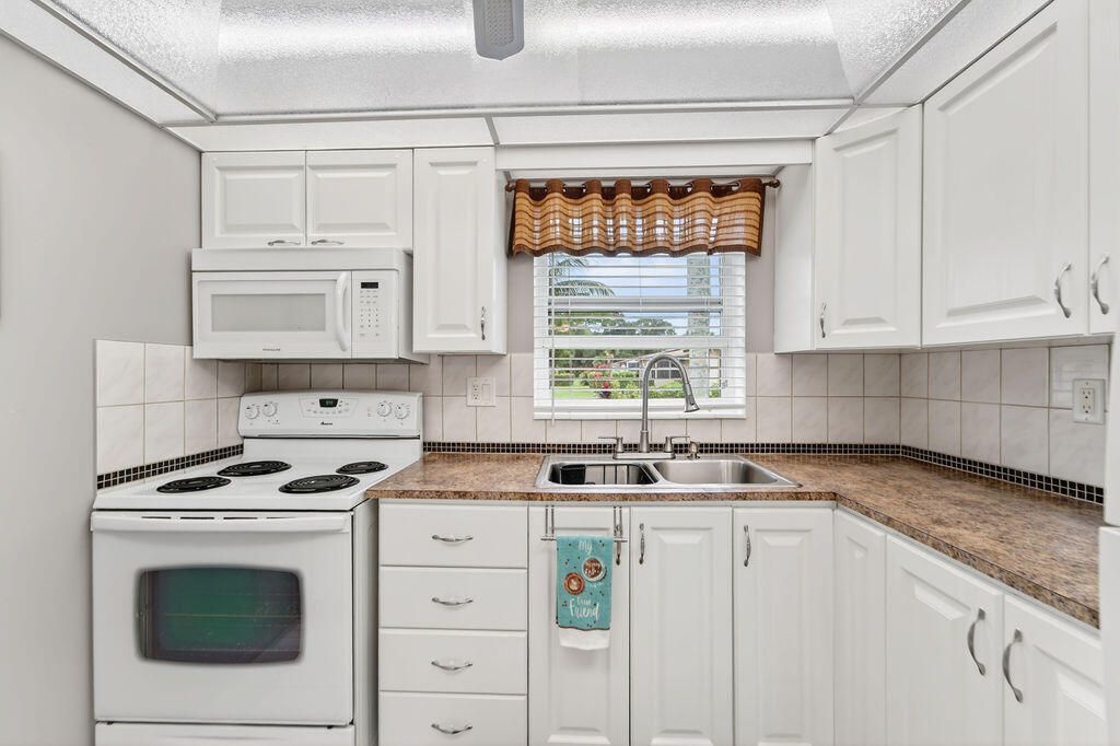 2971 W Crosley Drive, Unit F, West Palm Beach, FL 33415 Photo