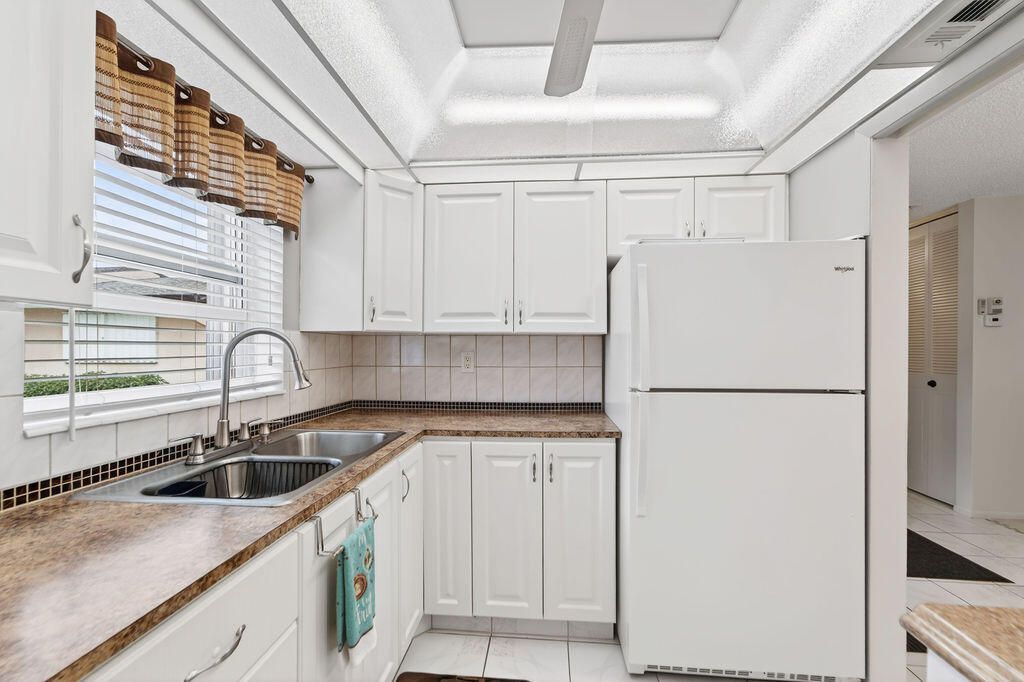 2971 W Crosley Drive, Unit F, West Palm Beach, FL 33415 Photo