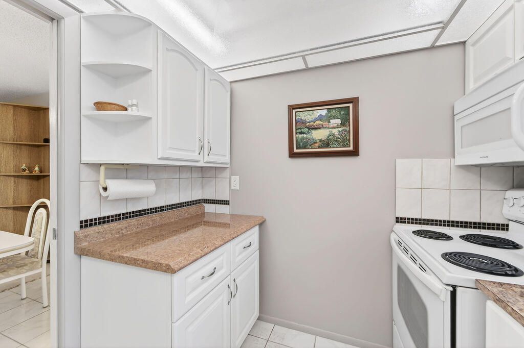 2971 W Crosley Drive, Unit F, West Palm Beach, FL 33415 Photo