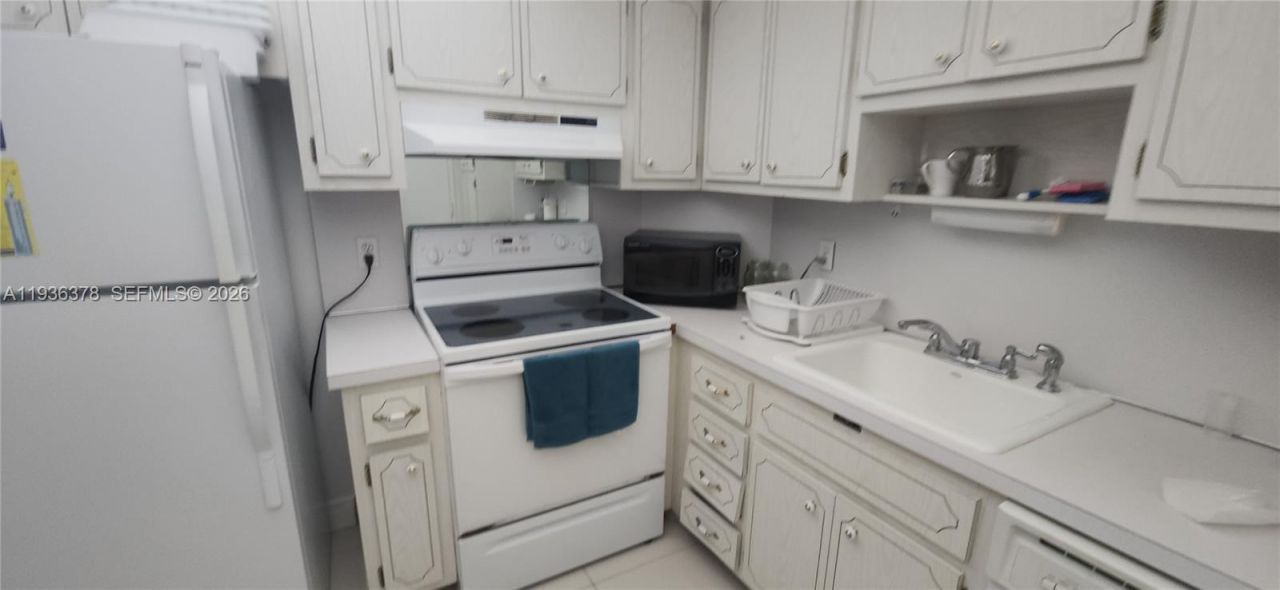 1985 S Ocean Dr, Unit 15H, Hallandale Beach, FL 33009 Photo