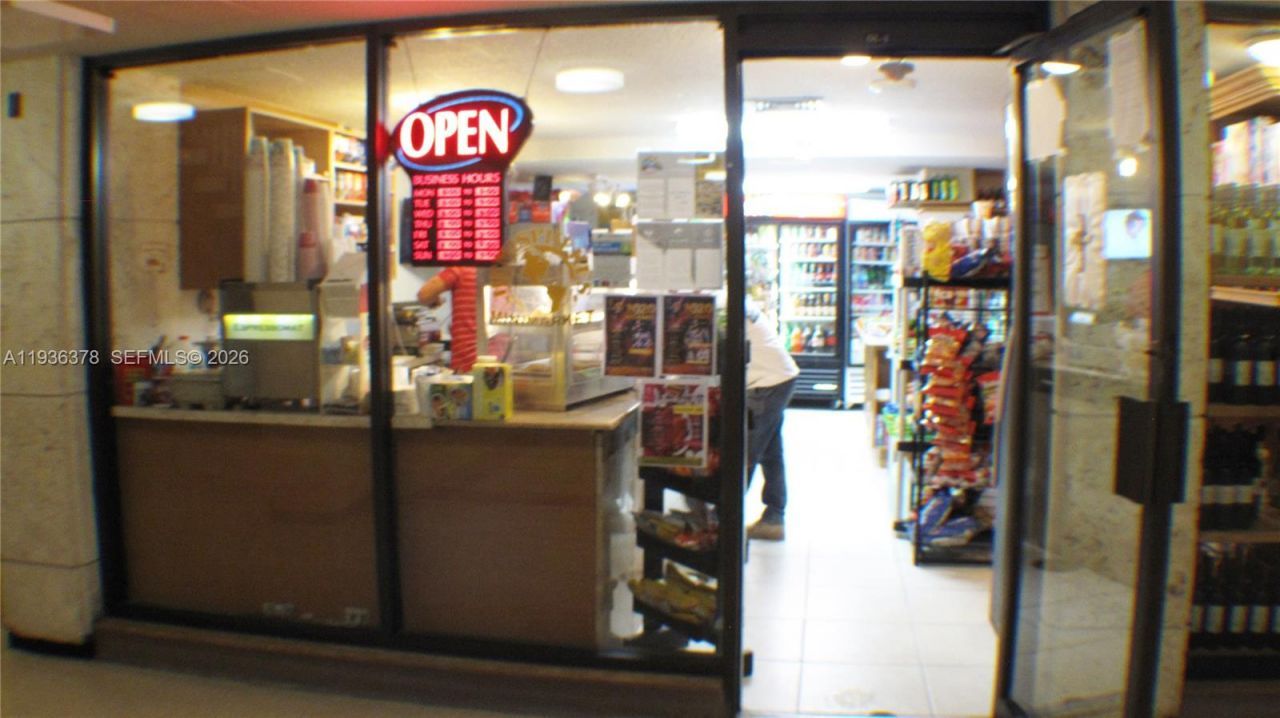 1985 S Ocean Dr, Unit 15H, Hallandale Beach, FL 33009 Photo