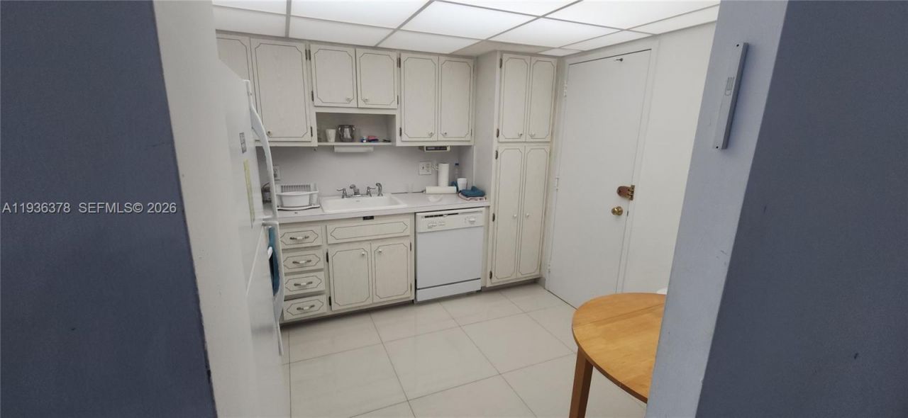 1985 S Ocean Dr, Unit 15H, Hallandale Beach, FL 33009 Photo