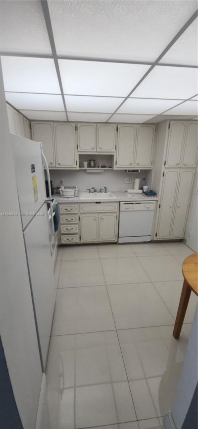 1985 S Ocean Dr, Unit 15H, Hallandale Beach, FL 33009 Photo