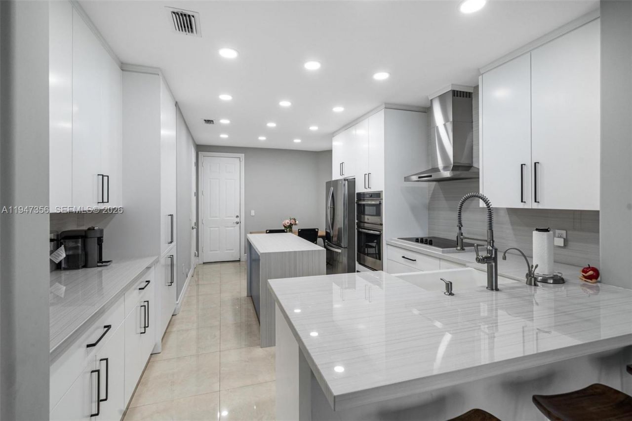 20920 NE 32nd Ave, Aventura, FL 33180 Photo