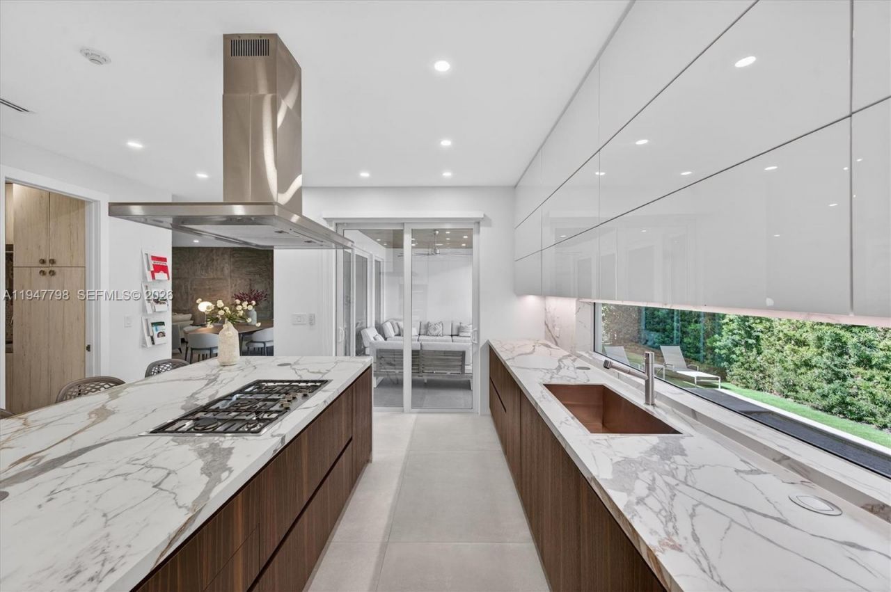 315 Palmwood Ln, Key Biscayne, FL 33149 Photo