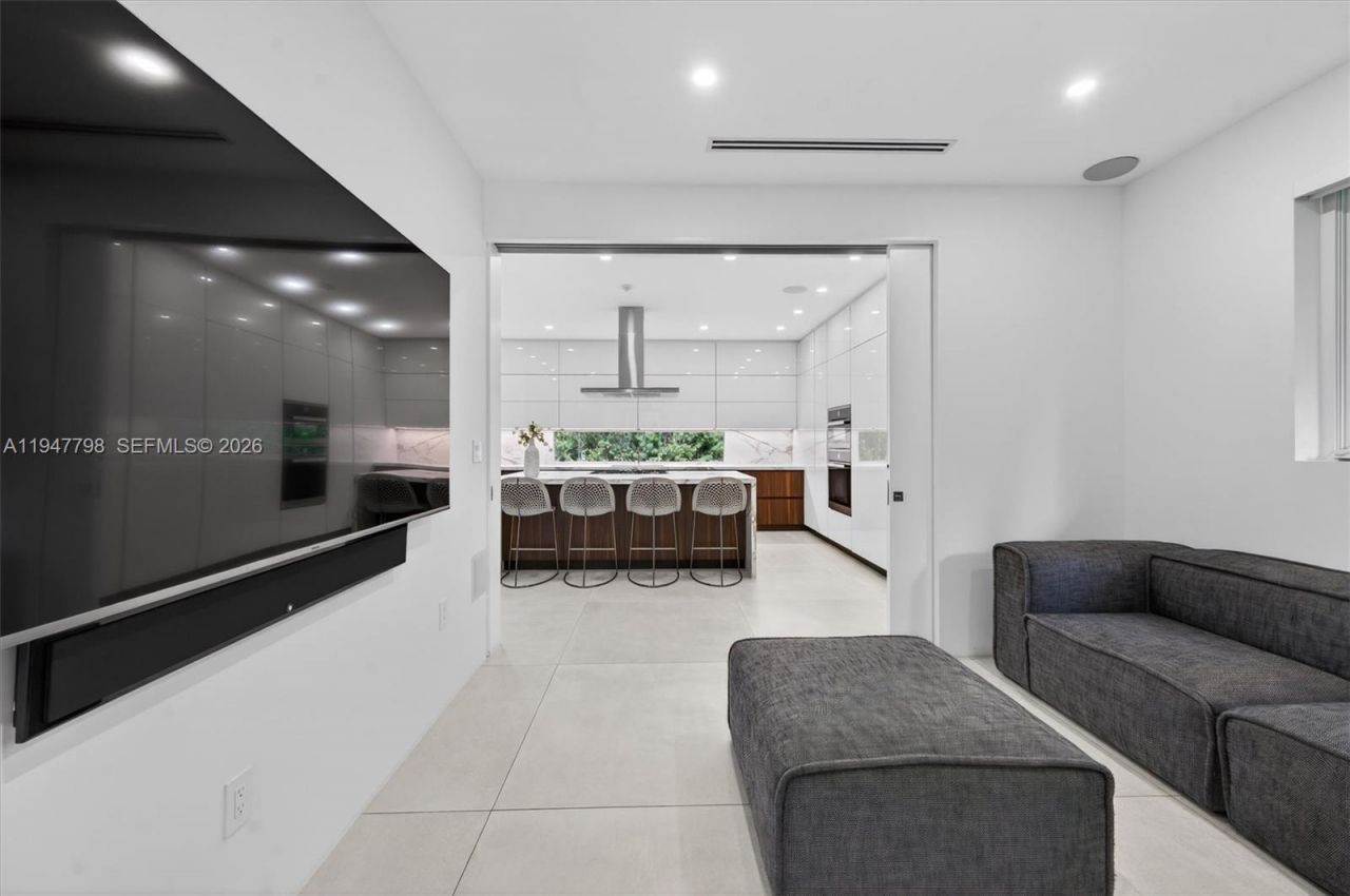 315 Palmwood Ln, Key Biscayne, FL 33149 Photo