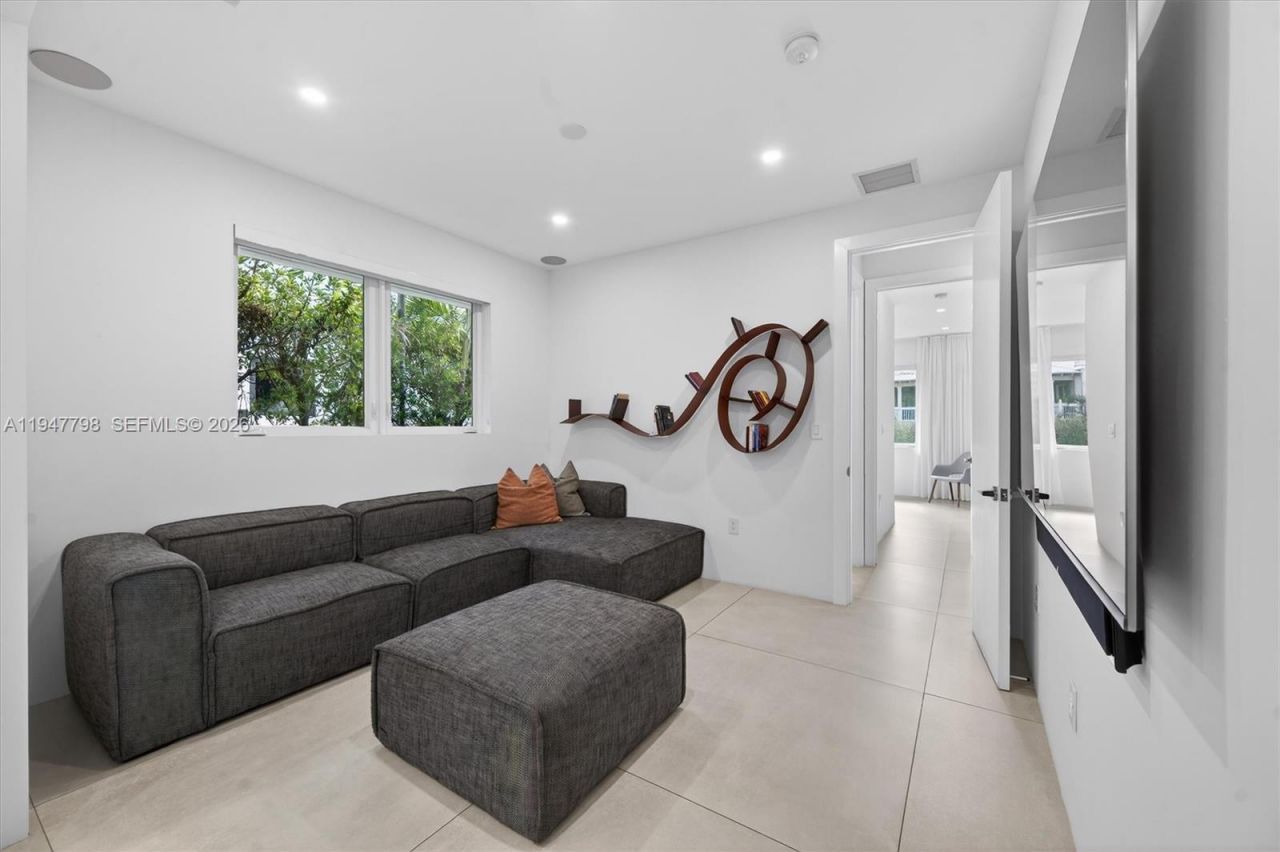 315 Palmwood Ln, Key Biscayne, FL 33149 Photo