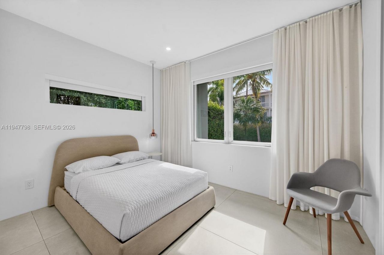 315 Palmwood Ln, Key Biscayne, FL 33149 Photo