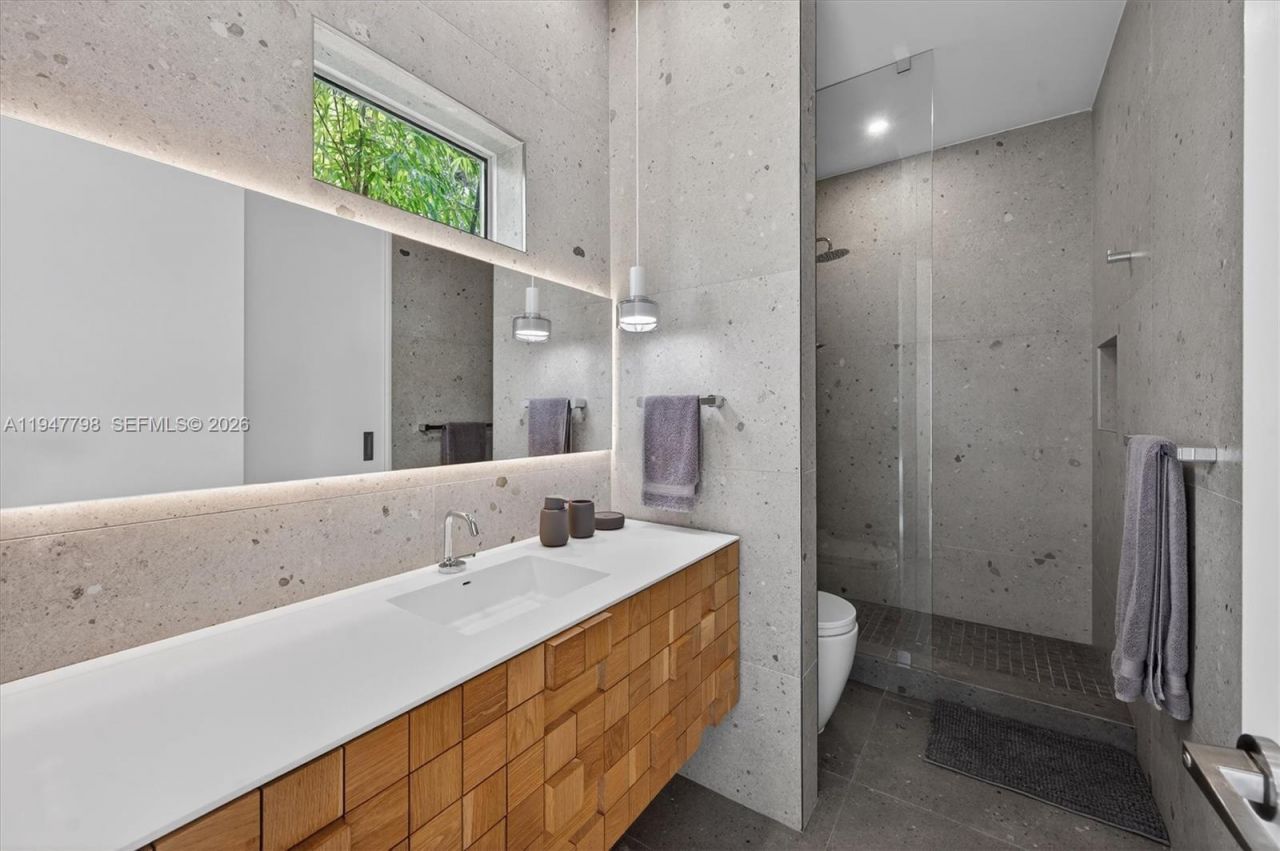 315 Palmwood Ln, Key Biscayne, FL 33149 Photo