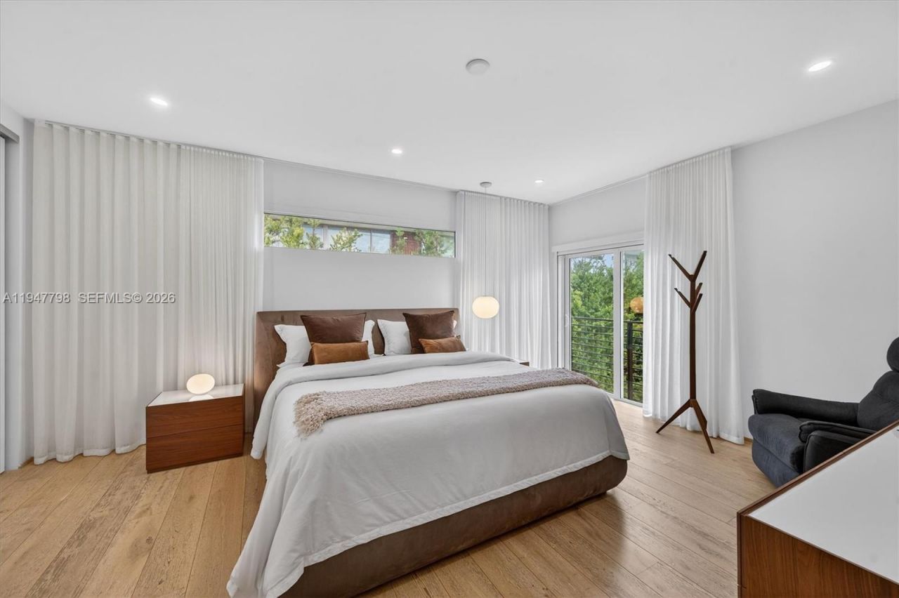 315 Palmwood Ln, Key Biscayne, FL 33149 Photo