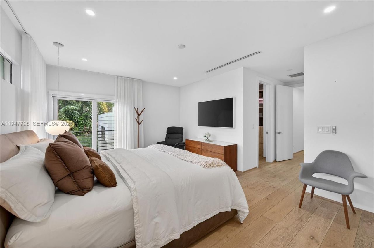 315 Palmwood Ln, Key Biscayne, FL 33149 Photo