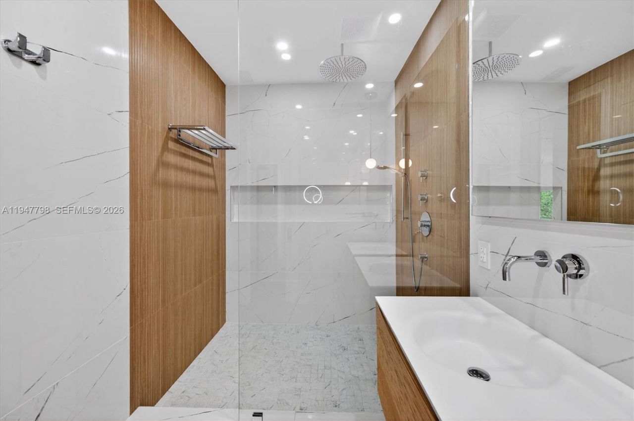 315 Palmwood Ln, Key Biscayne, FL 33149 Photo