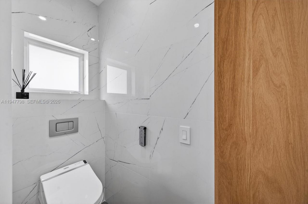 315 Palmwood Ln, Key Biscayne, FL 33149 Photo