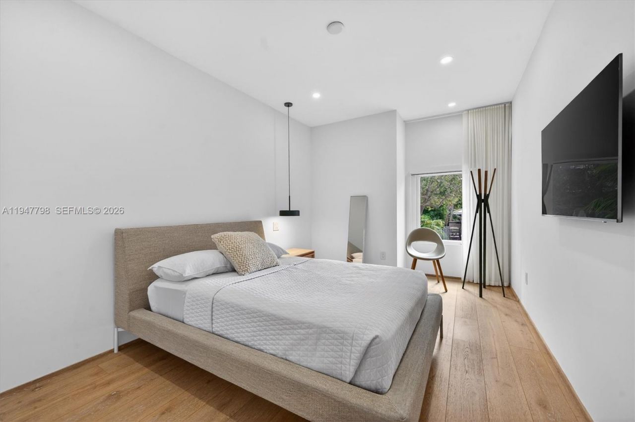 315 Palmwood Ln, Key Biscayne, FL 33149 Photo