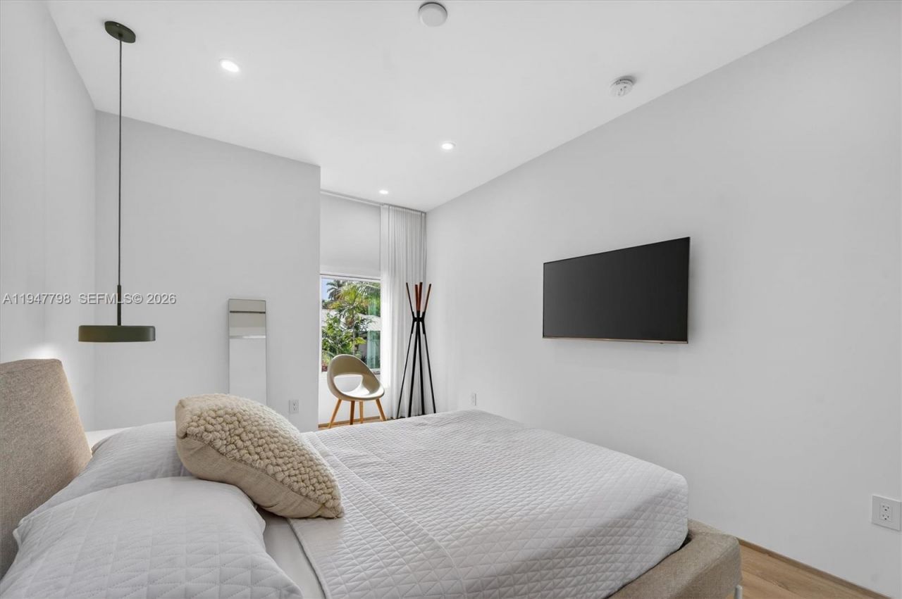 315 Palmwood Ln, Key Biscayne, FL 33149 Photo