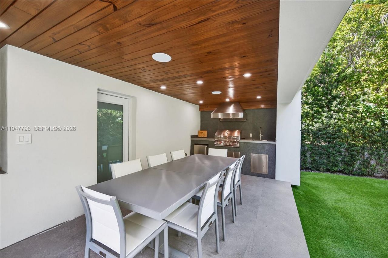 315 Palmwood Ln, Key Biscayne, FL 33149 Photo