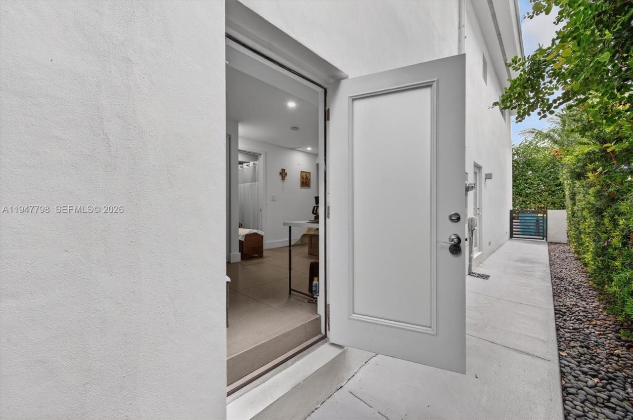 315 Palmwood Ln, Key Biscayne, FL 33149 Photo