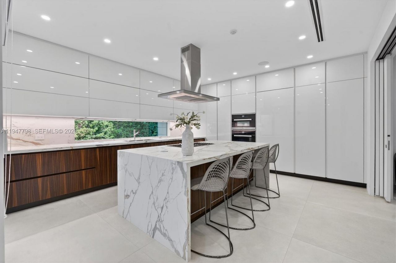 315 Palmwood Ln, Key Biscayne, FL 33149 Photo