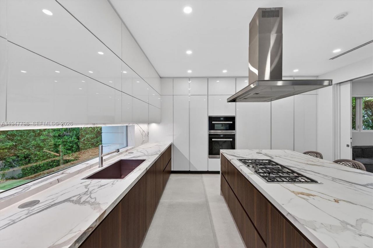 315 Palmwood Ln, Key Biscayne, FL 33149 Photo