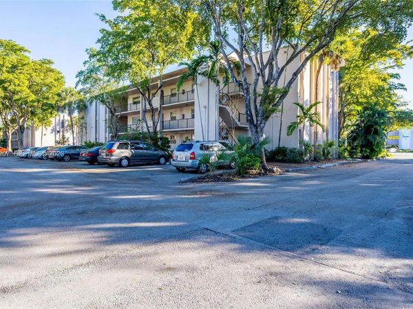 469 N Pine Island Rd, Unit B302, Plantation, FL 33324