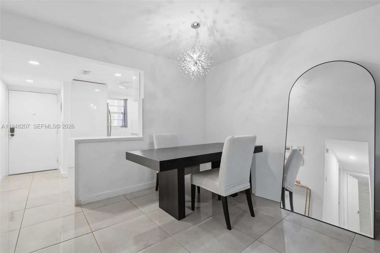 469 N Pine Island Rd, Unit B302, Plantation, FL 33324 Photo