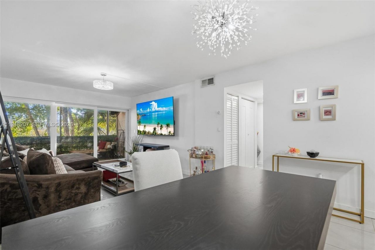 469 N Pine Island Rd, Unit B302, Plantation, FL 33324 Photo