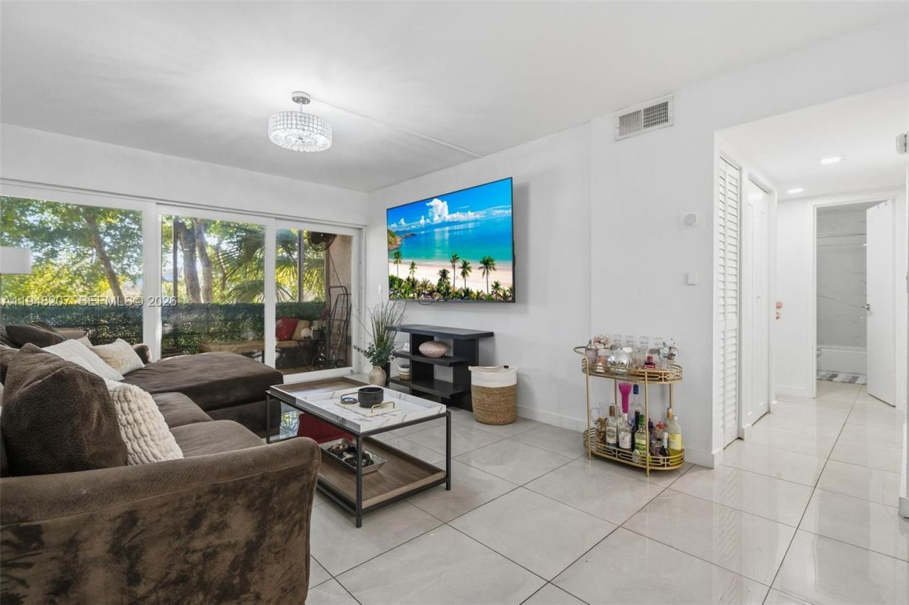 469 N Pine Island Rd, Unit B302, Plantation, FL 33324 Photo