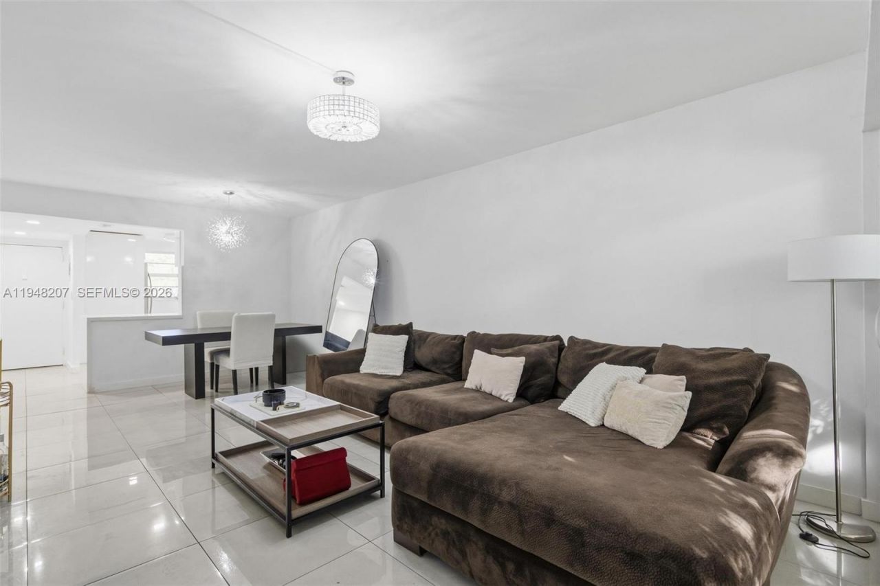 469 N Pine Island Rd, Unit B302, Plantation, FL 33324 Photo