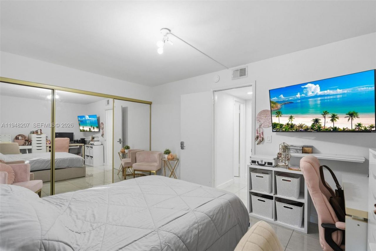 469 N Pine Island Rd, Unit B302, Plantation, FL 33324 Photo