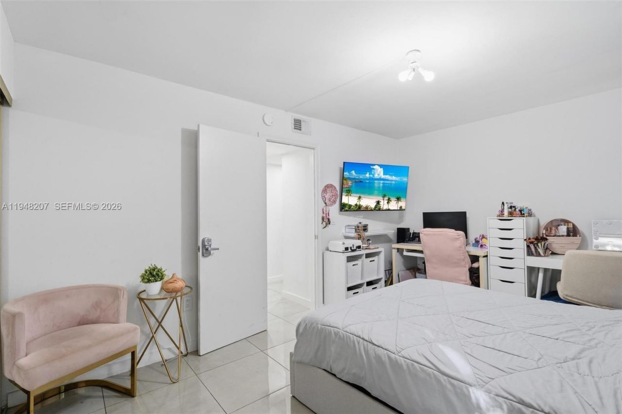 469 N Pine Island Rd, Unit B302, Plantation, FL 33324 Photo