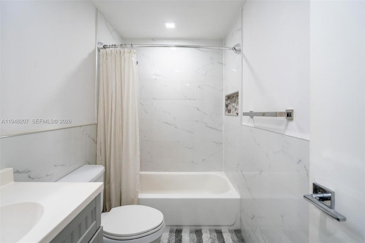 469 N Pine Island Rd, Unit B302, Plantation, FL 33324 Photo