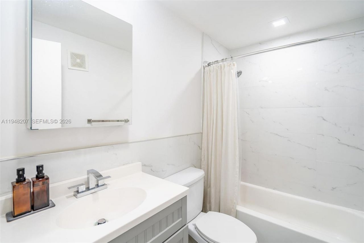 469 N Pine Island Rd, Unit B302, Plantation, FL 33324 Photo