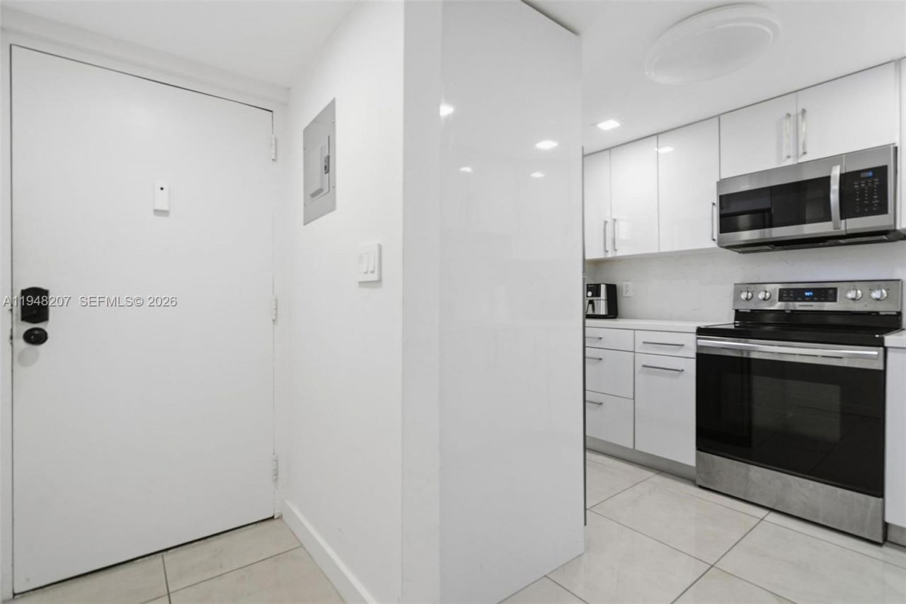 469 N Pine Island Rd, Unit B302, Plantation, FL 33324 Photo