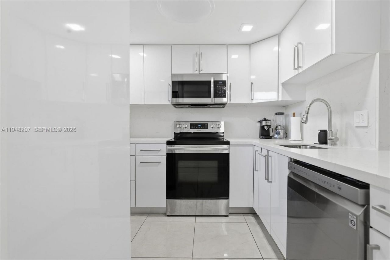 469 N Pine Island Rd, Unit B302, Plantation, FL 33324 Photo