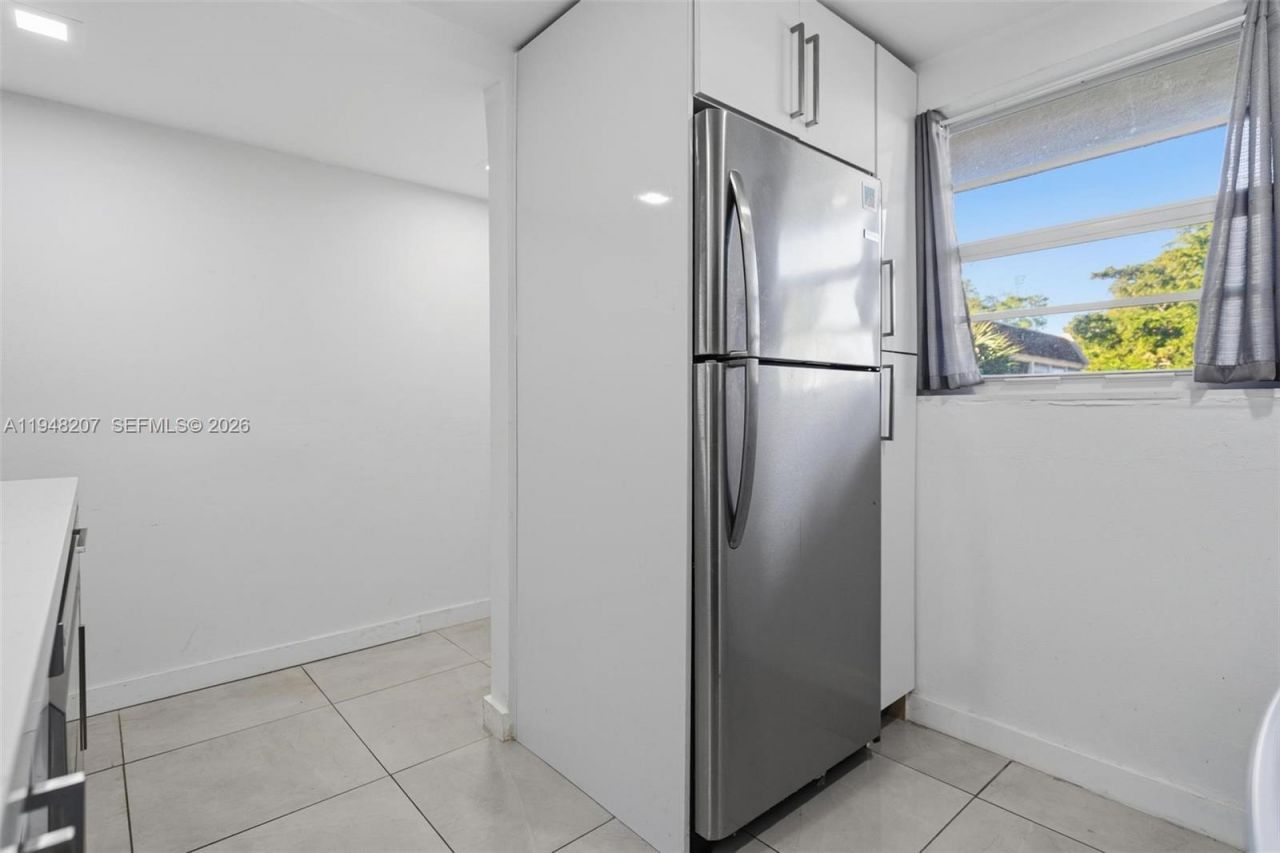 469 N Pine Island Rd, Unit B302, Plantation, FL 33324 Photo