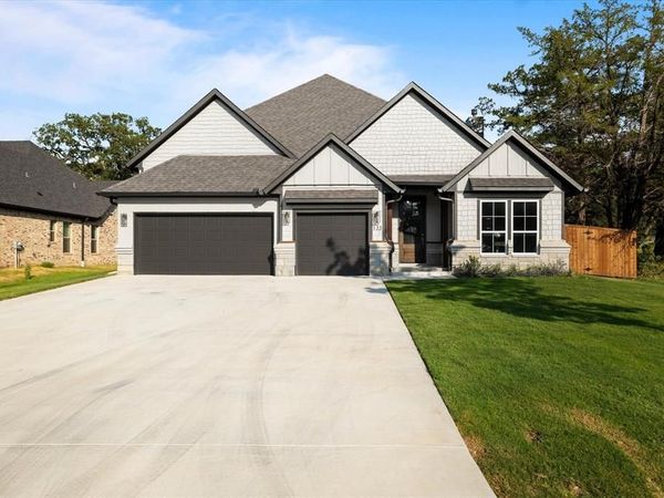 133 Pueblo Drive, Lake Kiowa, TX 76240