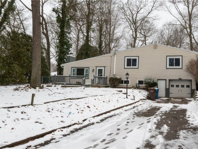 427 Catalina Drive, New Franklin, OH 44319 Photo 1