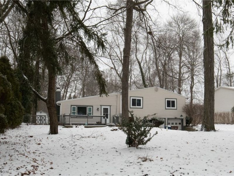 427 Catalina Drive, New Franklin, OH 44319 Photo 2