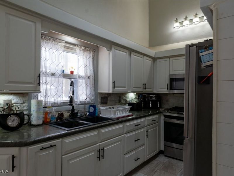 427 Catalina Drive, New Franklin, OH 44319 Photo 8