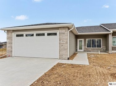 9526 Duckhorn Drive, Lincoln, NE 68526