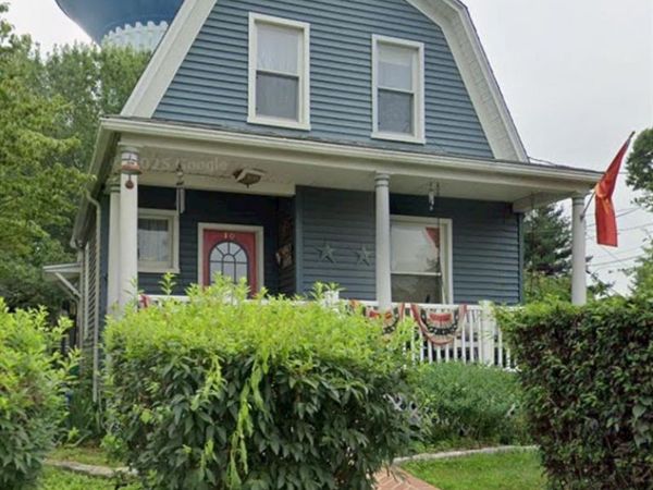 10 Ericson Avenue, Helmetta, NJ 08828