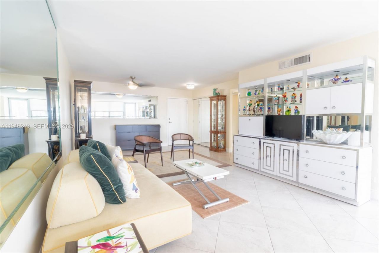 250 174th St, Unit 1118, Sunny Isles Beach, FL 33160 Photo