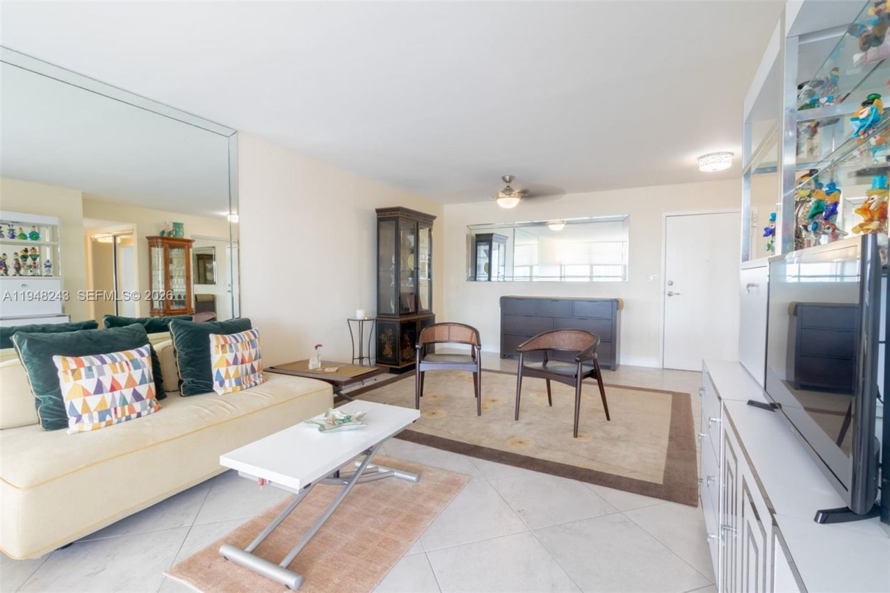 250 174th St, Unit 1118, Sunny Isles Beach, FL 33160 Photo