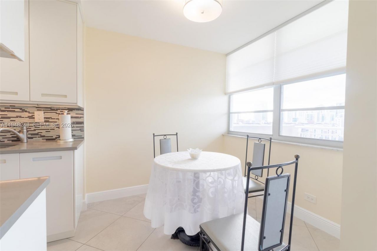 250 174th St, Unit 1118, Sunny Isles Beach, FL 33160 Photo