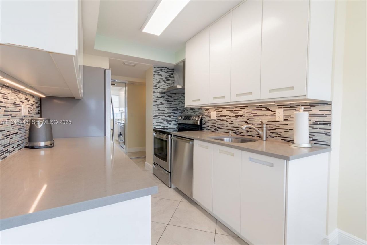 250 174th St, Unit 1118, Sunny Isles Beach, FL 33160 Photo