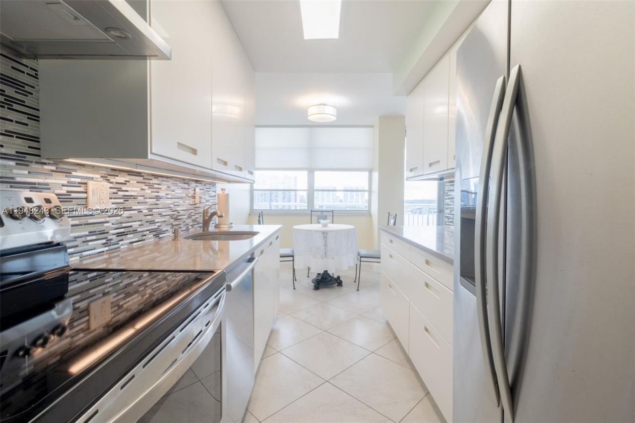 250 174th St, Unit 1118, Sunny Isles Beach, FL 33160 Photo
