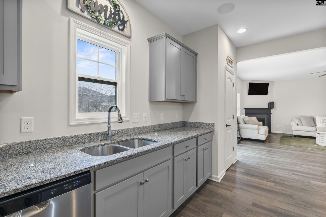 3060 Matthews Drive  Photo 8