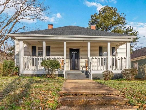 949 E Solomon Street E, Griffin, GA 30223