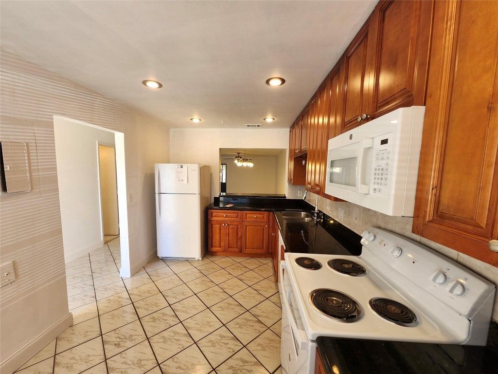 9421 NW 15th Street, Pembroke Pines, FL 33024 Photo